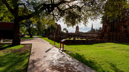 Thai Buddhist Temples and Ancient Ruins 