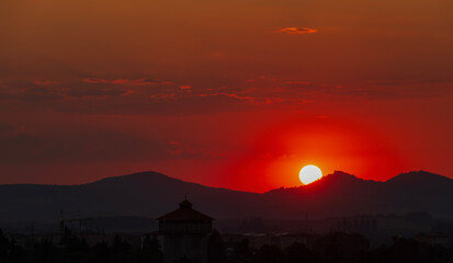 Fototapeta premium Západ slunce nad Buchlovem
