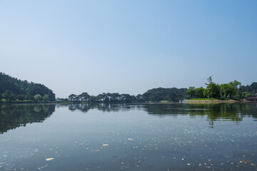 Obraz premium The beautiful lake side view.