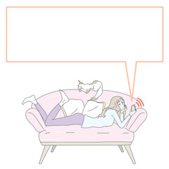 ソファーでスマホを操作する女性　吹き出し