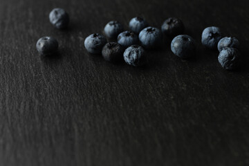 Heidelbeeren auf Schiefer Close-up