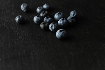 Heidelbeeren auf Schiefer Close-up