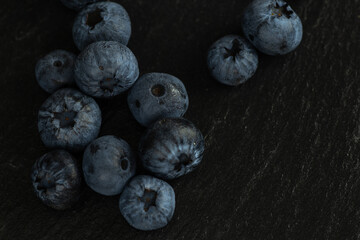 Heidelbeeren auf Schiefer Close-up