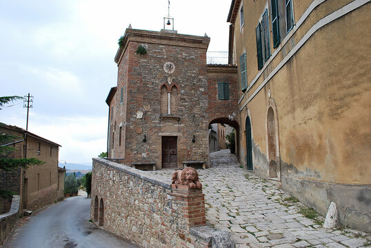 Il villaggio di Lucignano d'Asso nel comune di Montalcino, in provincia di Siena.