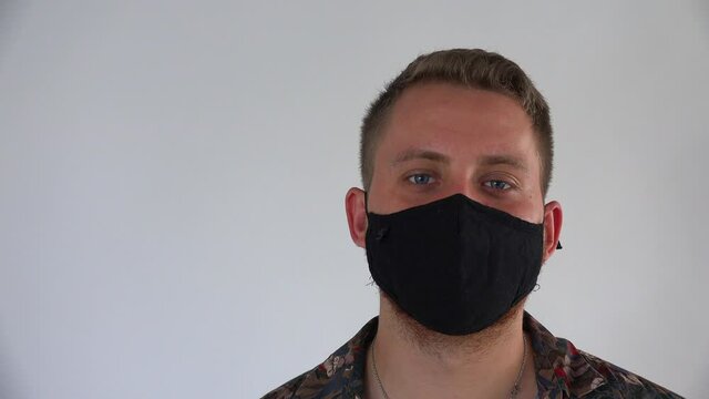 Gesicht Junger Mann Corona Maske Hygiene Isolation