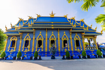 Obraz premium Wat Rong Suea Ten or the Blue Temple is above all its magnificent blue interior at Chiang Rai, Thailand 
