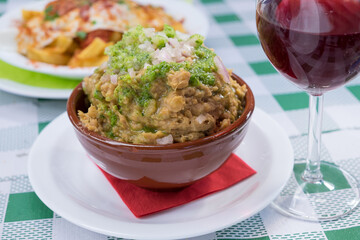 Escaldón de gofio típico de Canarias