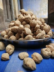Soya chunks is a by product of extracting soybean oil.It is often used as a meat analogue or meat extender or vegetable protein  It is quick to cook, with a protein content comparable to certain meats