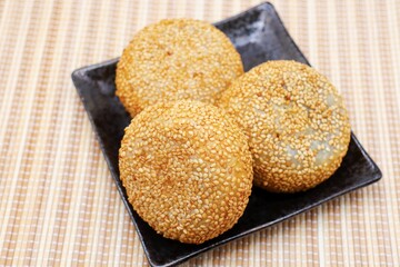 ごま団子　芝麻球