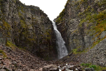 fall towards rocks