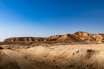 Fototapeta na wymiar desert landscape in dead Sea