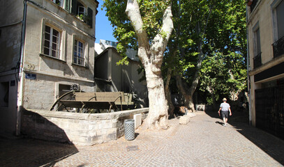 Avignon (France) - Rue des teinturiers et roue à aubes