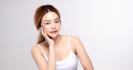 Healthy asian young beauty natural skin. beautiful girl makeup cosmetic model and spa concept