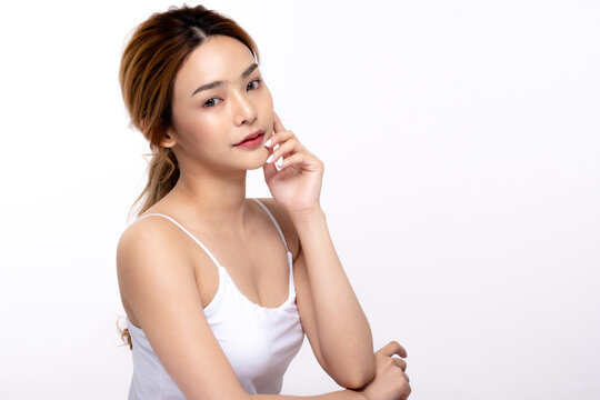 Healthy asian young beauty natural skin. beautiful girl makeup cosmetic model and spa concept