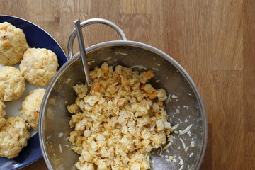 Kaspressknödel. Zubereitung.