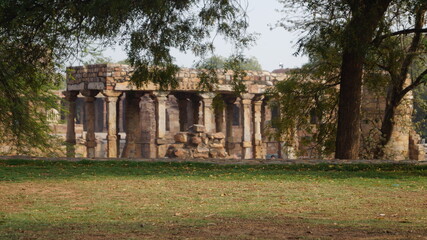 Fototapeta na wymiar A horizontal image of a ruined building in kutb complex, Delhi, India