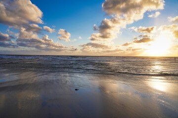 Der Wolkenhimmel nach einem Sturm an der Nordsee