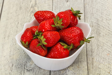 Sweet strawberry in the bowl