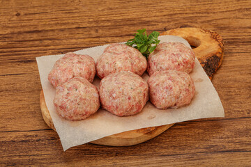 Raw turkey meatball for cooking