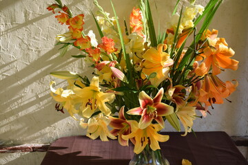Bouquet de lys jaune et orange