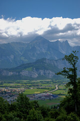 Fototapeta na wymiar Bergpanorama in Walenstadtberg in der Schweiz 28.5.2020