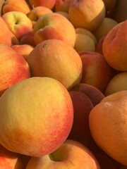 Fototapeta na wymiar peaches at the market