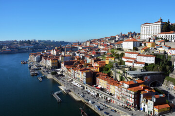 Fototapeta na wymiar View from the bridge to the Porto embankment with moorings and buildings on a hill in the historic part of the city