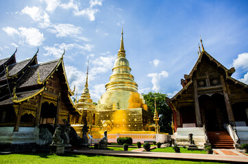 Fototapeta premium Time lapse of golden pagoda in Wat Phrasingh , Chiangmai Thailand