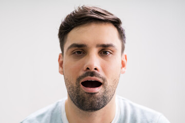 Obraz premium Throat Examination During Telemedicine Appointment