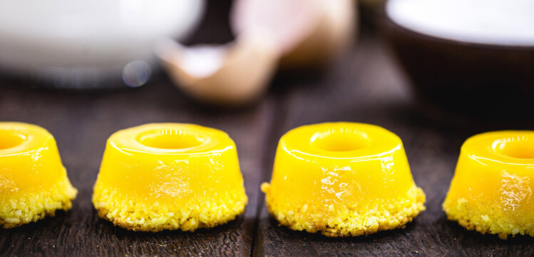 Brisas do Liz, also known as Brisas do Lis, are a typical sweet from the city of Leiria, made with three basic ingredients: eggs, sugar and almonds