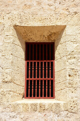 Obraz premium Rock wall window at day