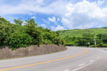 狭霧台前の峠道　大分県由布市