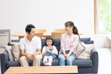 アジア人　仲良し親子　ポートレート