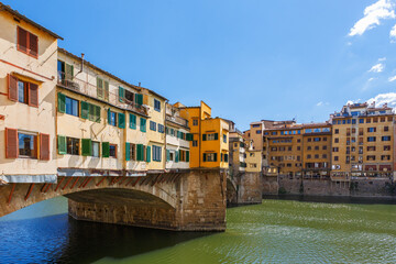 Fototapeta na wymiar Houses on the bridge Ponte Vecchio in Florence