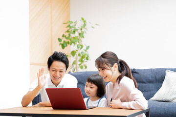 アジア人　仲良し親子　ポートレート