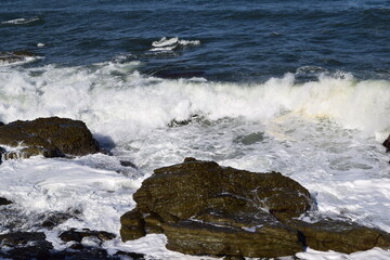 岩場の荒波 日本海