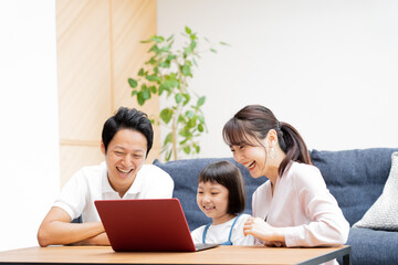 Obraz premium アジア人 仲良し親子 ポートレート