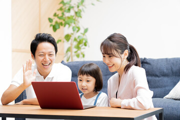 アジア人　仲良し親子　ポートレート