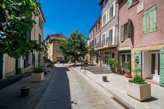 Cucuron, village du Vaucluse dans le massif du Luberon.	

