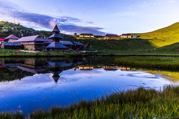 Obraz premium Prashar Lake, Mandi, Himachal Pradesh