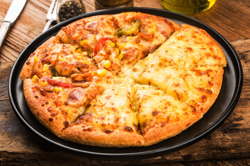 Mixture pizza Italian food，Durian and Chicken Flavor Pizza
