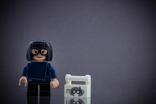 Lippstadt - Deutschland 9. August 2020 Lego Figur Edna Mode