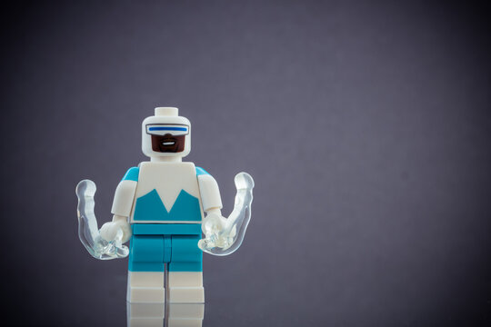Lippstadt - Deutschland 9. August 2020 Lego Figur Frozone