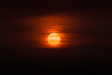 Obraz premium Sunset sky with red cloud in the evening