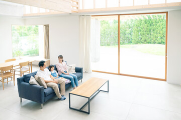 爽やかな家庭　家族団らん