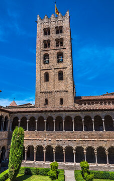 Spain, Catalonia, province of Girona, Ripoll, bell tower and cloister of the old Benedictine monastery of Santa-Maria (11th-16th centuries)