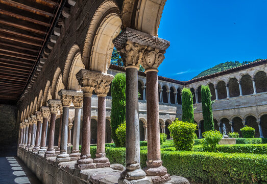 Spain, Catalonia, province of Girona, Ripoll, old Benedictine monastery of Santa-Maria cloister (11th-13th centuries)