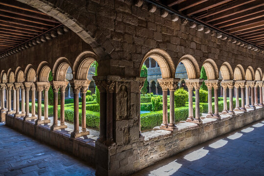 Spain, Catalonia, province of Girona, Ripoll, old Benedictine monastery of Santa-Maria cloister (11th-13th centuries)