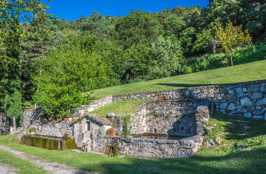 Spain, Catalonia, Pyrenees, Garrotxa comarca, fountain with drinking trough at Tortella