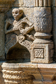 France, Bretagne, La Roche Maurice churchyard, scuplture of Ankou holding his sting and the sentence "I kill all of you" written on top of the ossuary
